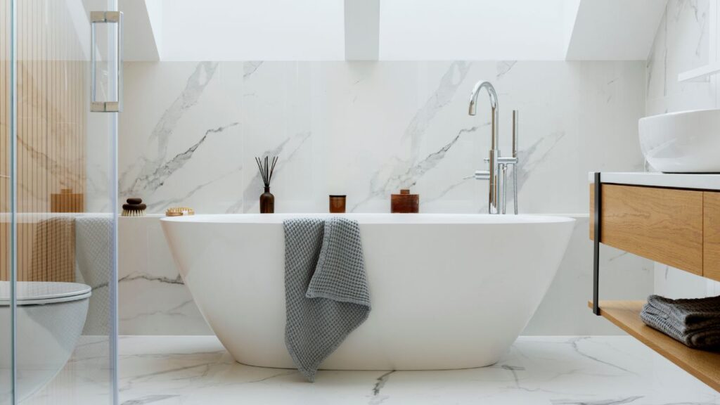 How to Choose the Right Bathtub Size for Your Bathroom Layout